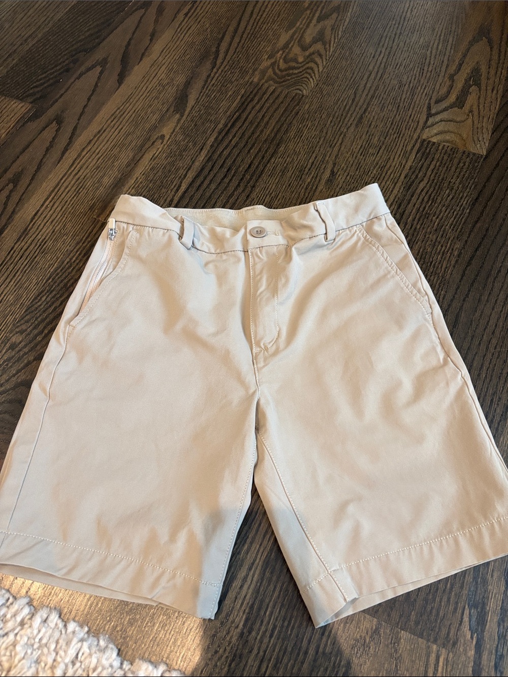 Vineyard Vines boys Beige Flat-Front Chino Shorts Performance Stretch size 14